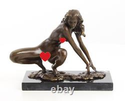 9973606-ds Sculpture en Bronze Figurine Femme Érotique Une Accroupi 18x12x24cm