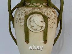 Ancien Art Nouveau Royal Dux Autrichien Poterie Vase W / Femme Visage Décoration