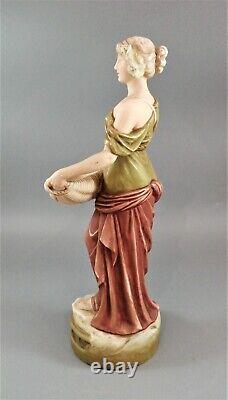 Ancien Royal Dux Porcelaine Art Nouveau Figurine D'Une Jeune Femme, C. 1912