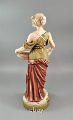 Ancien Royal Dux Porcelaine Art Nouveau Figurine D'Une Jeune Femme, C. 1912