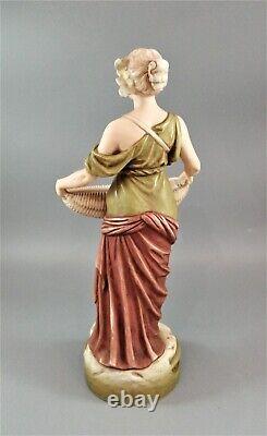Ancien Royal Dux Porcelaine Art Nouveau Figurine D'Une Jeune Femme, C. 1912