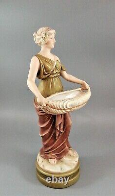 Ancien Royal Dux Porcelaine Art Nouveau Figurine D'Une Jeune Femme, C. 1912