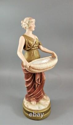 Ancien Royal Dux Porcelaine Art Nouveau Figurine D'Une Jeune Femme, C. 1912