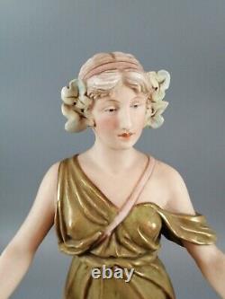 Ancien Royal Dux Porcelaine Art Nouveau Figurine D'Une Jeune Femme, C. 1912