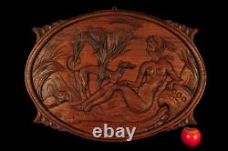 Ancien bas relief en chêne sculpté vers 1900 / Femme Seins Nus Chien Art Nouveau