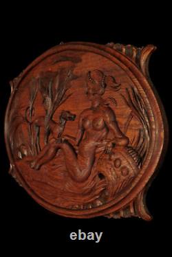 Ancien bas relief en chêne sculpté vers 1900 / Femme Seins Nus Chien Art Nouveau
