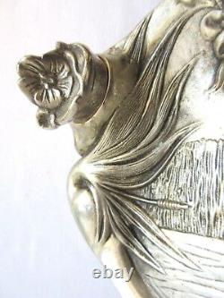 Ancien encrier Art Nouveau signé N. VIDAL, métal couleur argent Femme au bain