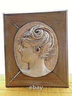 Ancien médaillon Art-Nouveau-terre cuite-1885-sur cadre-signé-portrait de femme
