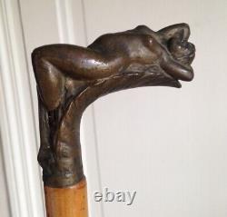 Ancienne Canne en bois et pommeau en métal en forme de femme nue Art nouveau