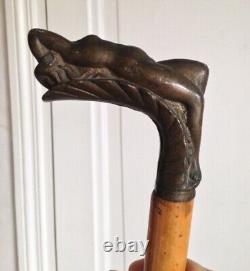 Ancienne Canne en bois et pommeau en métal en forme de femme nue Art nouveau