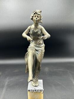 Ancienne Sculpture Femme Art Nouveau Hauteur 38 Cm