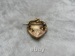Ancienne broche Art Nouveau plaqué or FIX décor femme fleurs en forme de cour
