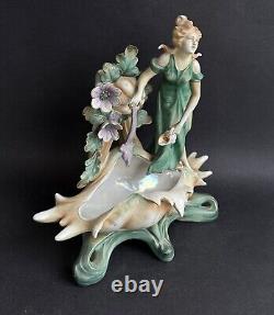 Ancienne statue porcelaine Art Nouveau nymphe femme à la fontaine DLG Mucha 1920
