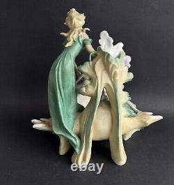 Ancienne statue porcelaine Art Nouveau nymphe femme à la fontaine DLG Mucha 1920