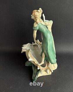 Ancienne statue porcelaine Art Nouveau nymphe femme à la fontaine DLG Mucha 1920