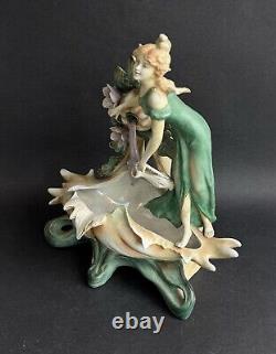 Ancienne statue porcelaine Art Nouveau nymphe femme à la fontaine DLG Mucha 1920