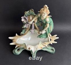 Ancienne statue porcelaine Art Nouveau nymphe femme à la fontaine DLG Mucha 1920