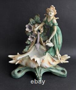 Ancienne statue porcelaine Art Nouveau nymphe femme à la fontaine DLG Mucha 1920