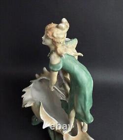 Ancienne statue porcelaine Art Nouveau nymphe femme à la fontaine DLG Mucha 1920