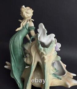 Ancienne statue porcelaine Art Nouveau nymphe femme à la fontaine DLG Mucha 1920