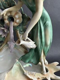 Ancienne statue porcelaine Art Nouveau nymphe femme à la fontaine DLG Mucha 1920