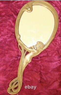 Art Nouveau Miroir A Main En Bronze doré à décor de femme