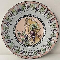 Art nouveau Plat décoratif signé A. J 1905 femme grappe de raisin vigne Hongrie