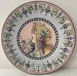 Art nouveau Plat décoratif signé A. J 1905 femme grappe de raisin vigne Hongrie