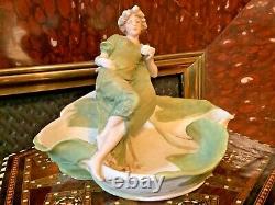 Art nouveau coupe Femme aux nénuphars porcelaine Royal Dux Bohemia 1900