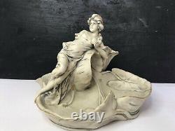 Art nouveau coupe Femme aux nénuphars porcelaine Royal Dux Bohemia 1900