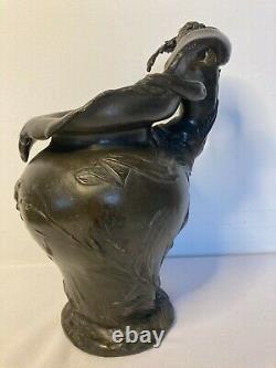 Art nouveau vase étain décor femme et mascaron signé vers 1900
