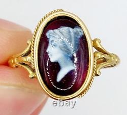 Bague art nouveau or 18k plaque émaillée violette au profil de jeune femme 1900