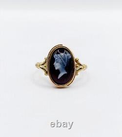 Bague art nouveau or 18k plaque émaillée violette au profil de jeune femme 1900