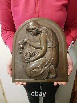 Bas relief plaque BRONZE LA FEMME AU BOUQUET DE ROSES BRONZE art nouveau