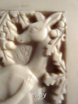 Boite à bijoux Art Nouveau, bakélite crème sculptée de femmes nues + biche