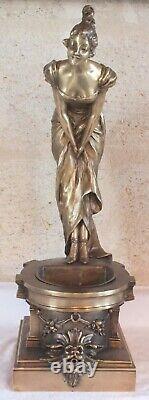 Bronze Femme à La Fontaine De Georges Van Der Straeten Art Nouveau