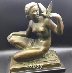 # Bronze femme aux colombes art nouveau signée UGO CIPRIANI (1887-1960)