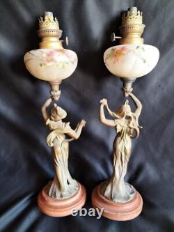 Bruchon / Paire de lampes à pétrole régule & verre émaillé / Femmes Art Nouveau
