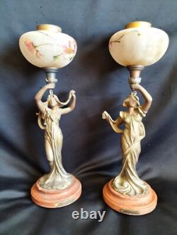 Bruchon / Paire de lampes à pétrole régule & verre émaillé / Femmes Art Nouveau