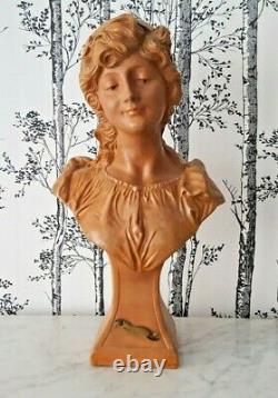 Buste Jeune femme par Le Guluche Art Nouveau en terre cuite bohémienne 22176
