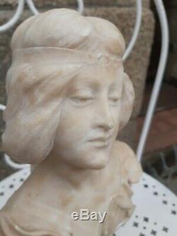 Buste de Femme Art Nouveau En Marbre