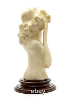 Buste de jeune femme orientale Art nouveau en albâtre vers 1900
