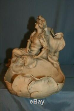 Céramique porcelaine royal Dux sujet femme 1900 art nouveau