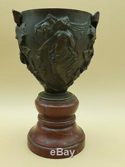 Coupe en bronze dans le gout de art nouveau, frise de femmes et enfants 19 cm