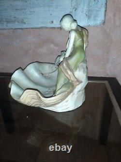 Coupe vide poche ROYAL DUX Porcelaine Bohème Jeune Femme Colombes Art Nouveau