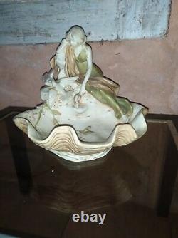 Coupe vide poche ROYAL DUX Porcelaine Bohème Jeune Femme Colombes Art Nouveau