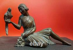 D'après Chiparus sujet en bronze la Femme au perroquet époque Art Nouveau