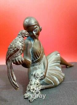 D'après Chiparus sujet en bronze la Femme au perroquet époque Art Nouveau