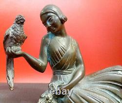 D'après Chiparus sujet en bronze la Femme au perroquet époque Art Nouveau