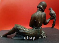 D'après Chiparus sujet en bronze la Femme au perroquet époque Art Nouveau